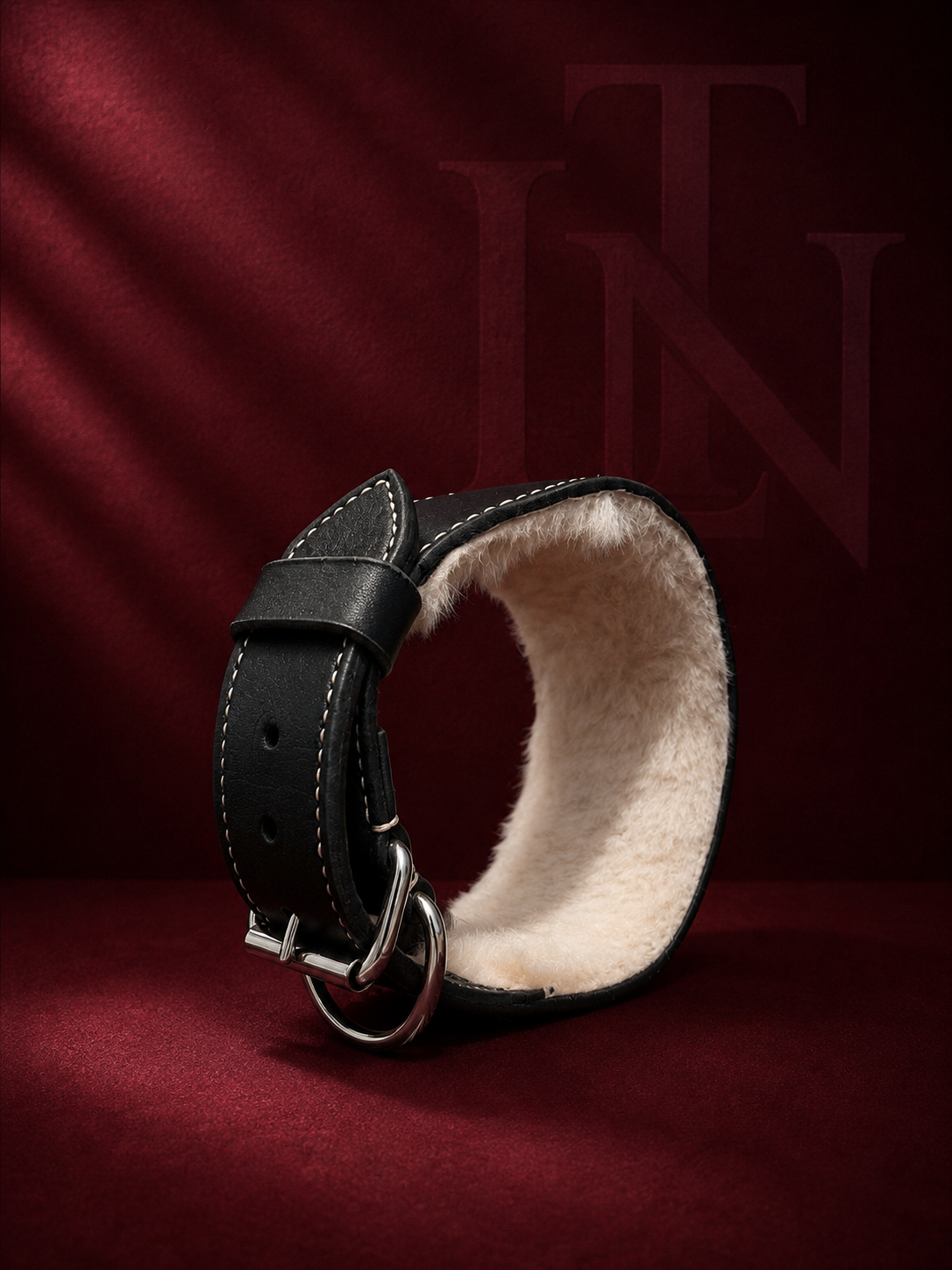 Collier pour chien Signature en cuir Noir à couture blanche, doublé de fourrure Beige, boucle inox