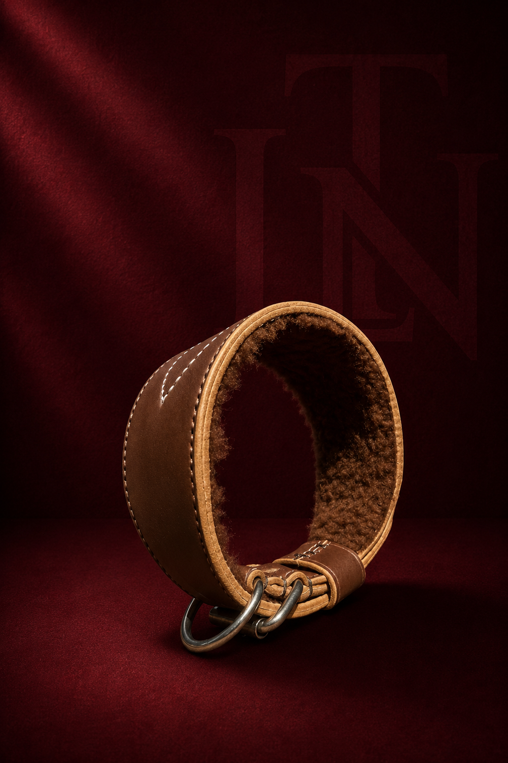 Collier pour chien Signature évasé en cuir Brun, doublé de fourrure Marron, couture blanche
